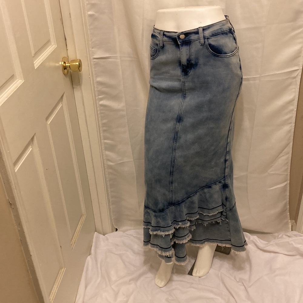 Andrea Women’s Mermaid Faded Blue Denim Layered Ruffles Maxi Skirt - Picture 6 of 7